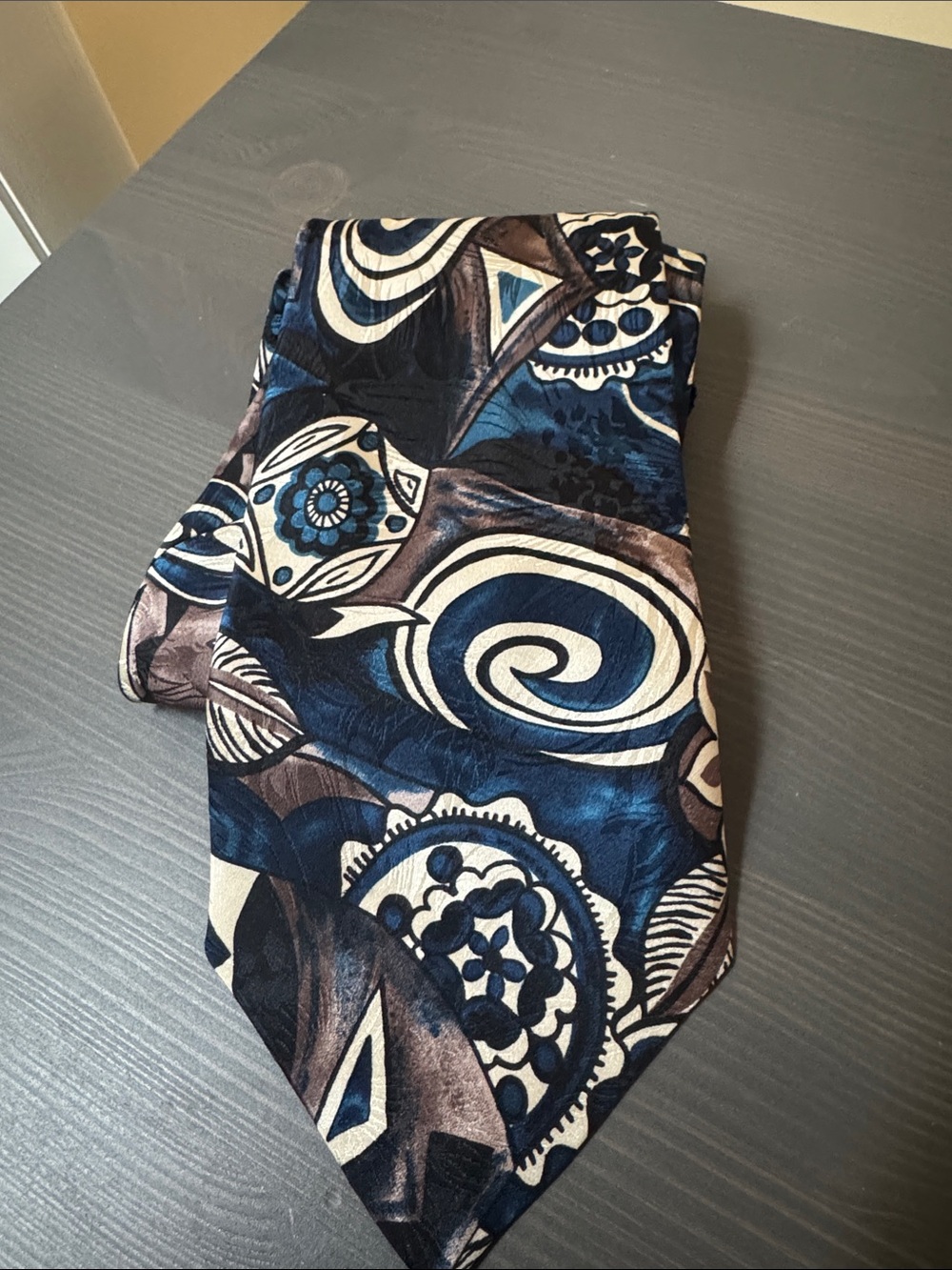 Chez roffe men’s abstract blue tan neck tie